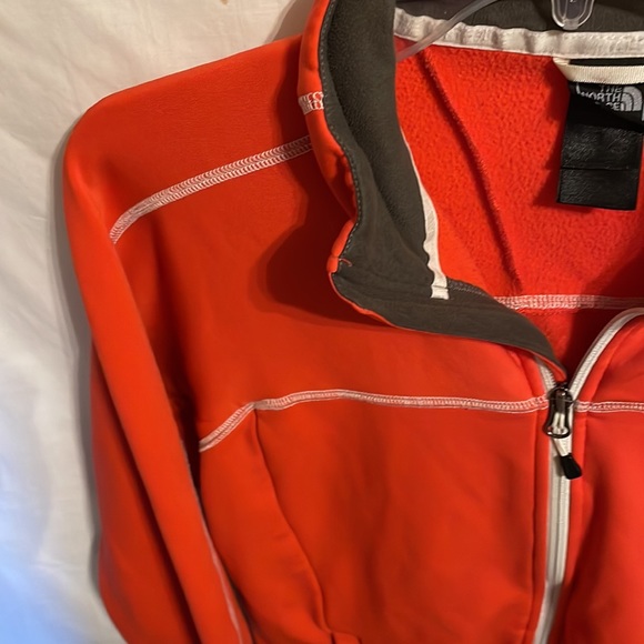 The North Face Women’s Red Zip Front Running Jacket Size Large - Picture 5 of 12